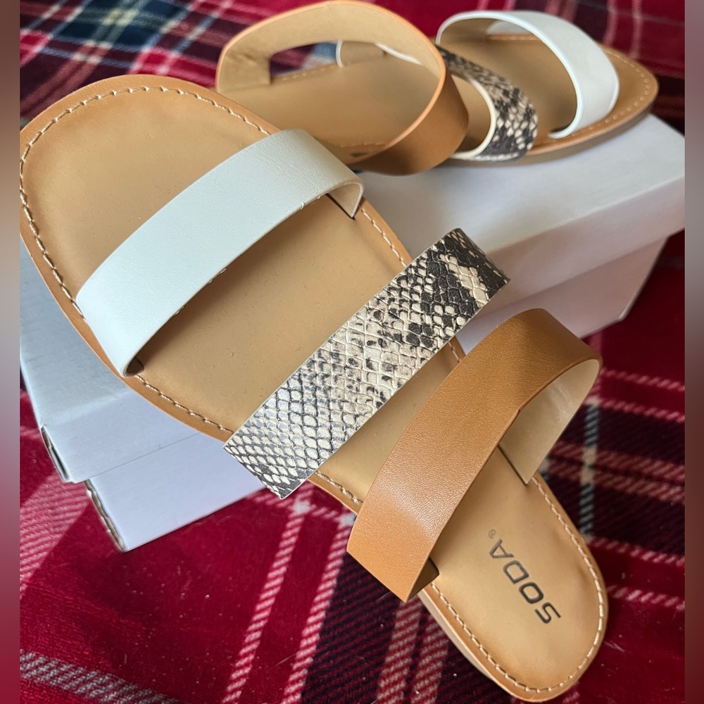 SODA sandals - size 10